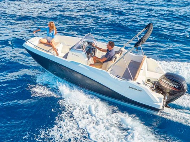 Location bateau Saint-Laurent-du-Var pas cher Activ 555 Open