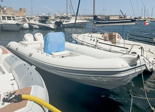 Location Semi-rigide à Bari - Sacs Strider 11