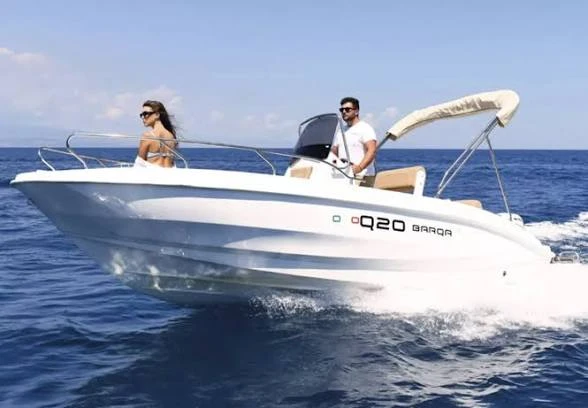 Louer Bateau à moteur avec ou sans skipper Trimarchi à Taormina