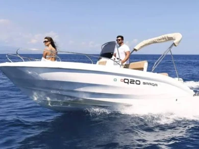 Noleggio Barca a motore con o senza skipper Trimarchi a Taormina