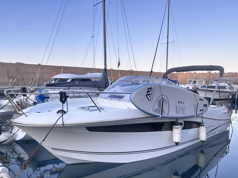 Louer Bateau à moteur avec ou sans skipper Jeanneau à Cerbère