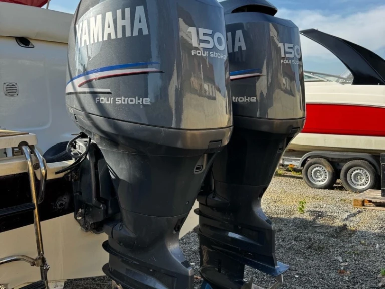 Bateau à moteur à louer à Tribunj au meilleur prix