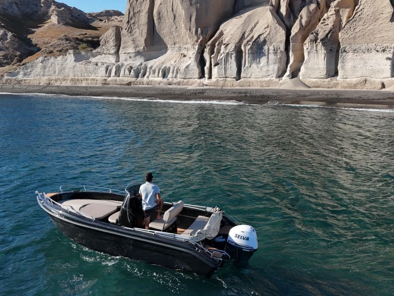 Louer Bateau à moteur avec ou sans skipper Poseidon à Mílos