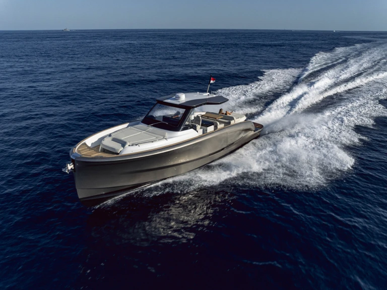 Louer Bateau à moteur avec ou sans skipper Solaris Power à Monaco