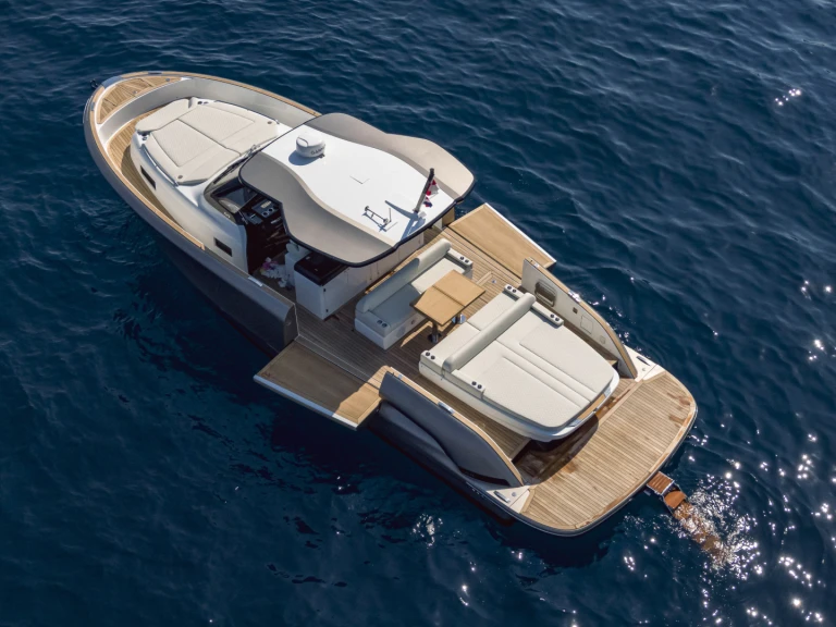 Louer Bateau à moteur avec ou sans skipper Solaris Power à Monaco