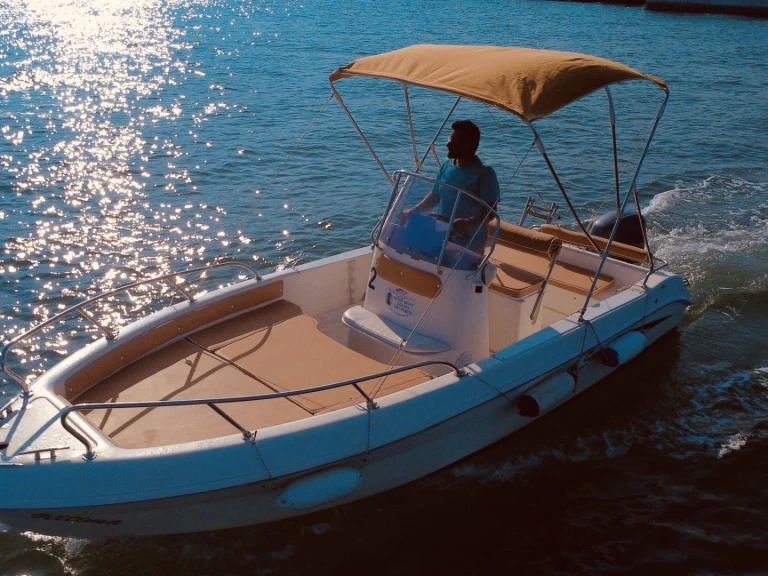 Location Bateau à moteur Saver avec permis