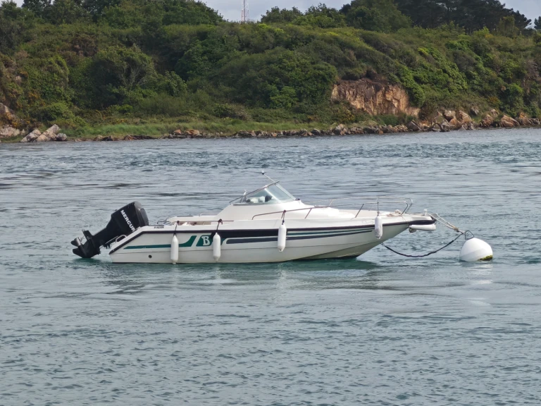 Bateau à moteur à louer à Plouhinec au meilleur prix