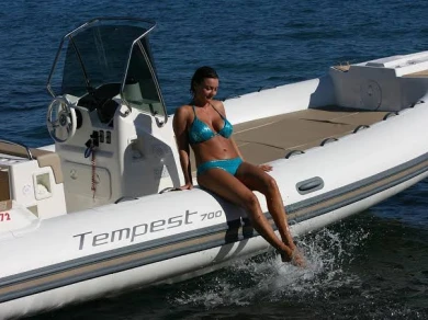 Noleggio Gommone Capelli con patente nautica