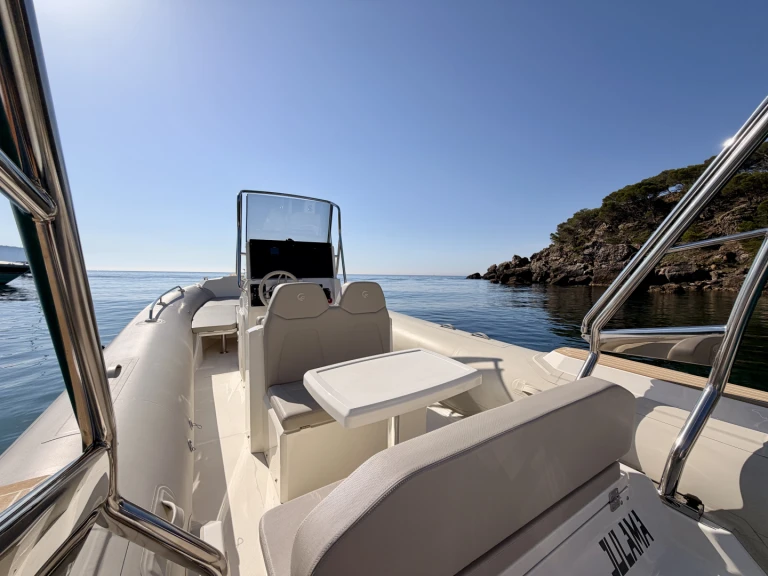 Location Semi-rigide à Roses - Capelli Tempest 650