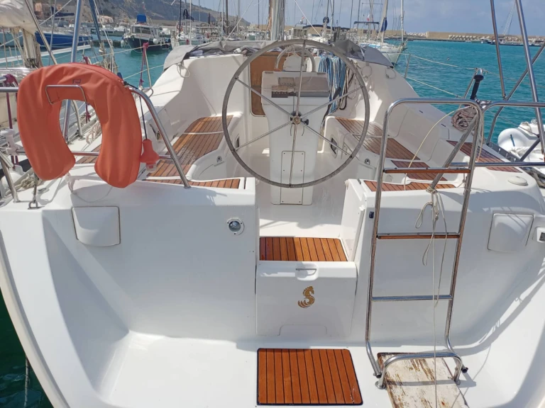 Bénéteau Oceanis 393 Clipper a louer à Castellammare del Golfo