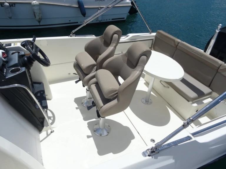 Location bateau Mandelieu-la-Napoule pas cher Activ 755 Open