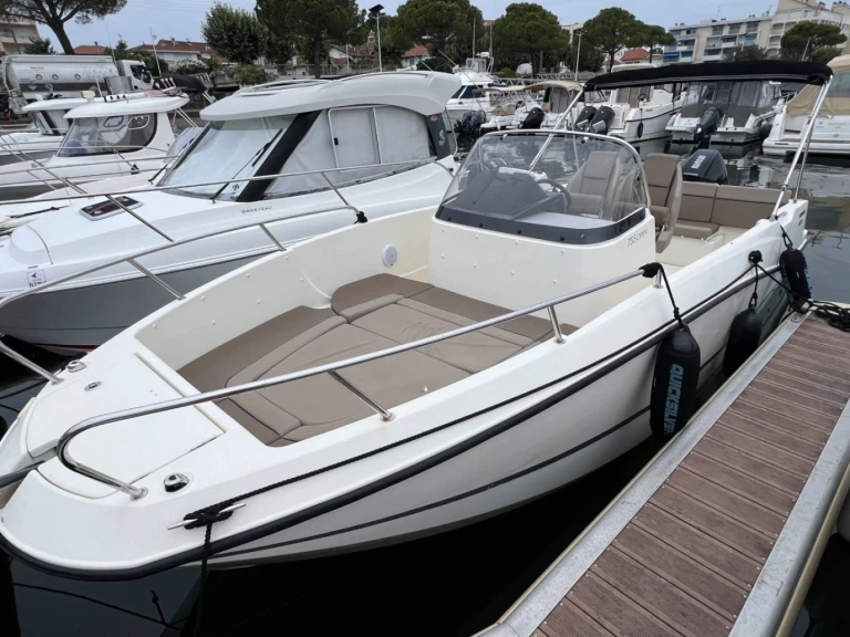 Quicksilver Activ 755 Open a louer à Mandelieu-la-Napoule