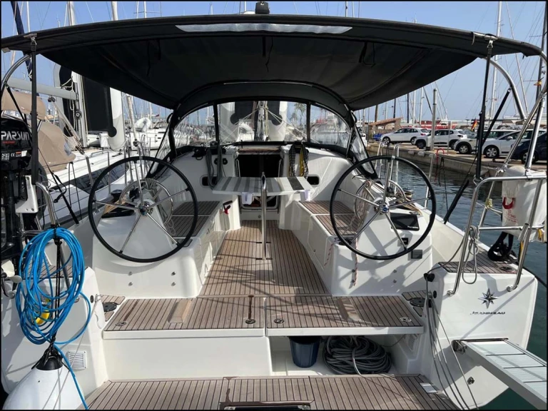 Location bateau Gouviá pas cher Sun Odyssey 380