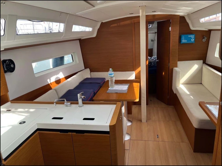 Location Voilier à Gouviá - Jeanneau Sun Odyssey 380
