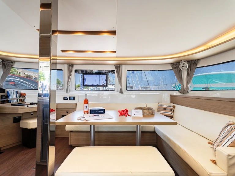 Location bateau Piso Livadi pas cher Lagoon 46
