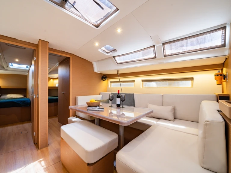 Location bateau Jeanneau Sun Odyssey 490 à Lávrio sur Samboat