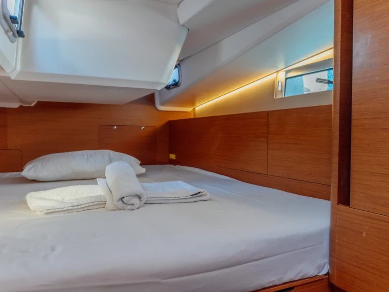 Location à Néa Péramos - Jeanneau Sun Odyssey 490 sur SamBoat