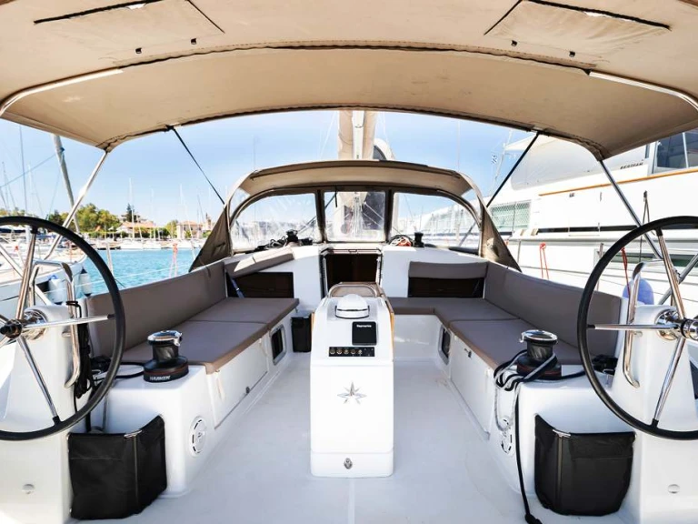 Location à Néa Péramos - Jeanneau Sun Odyssey 490 sur SamBoat