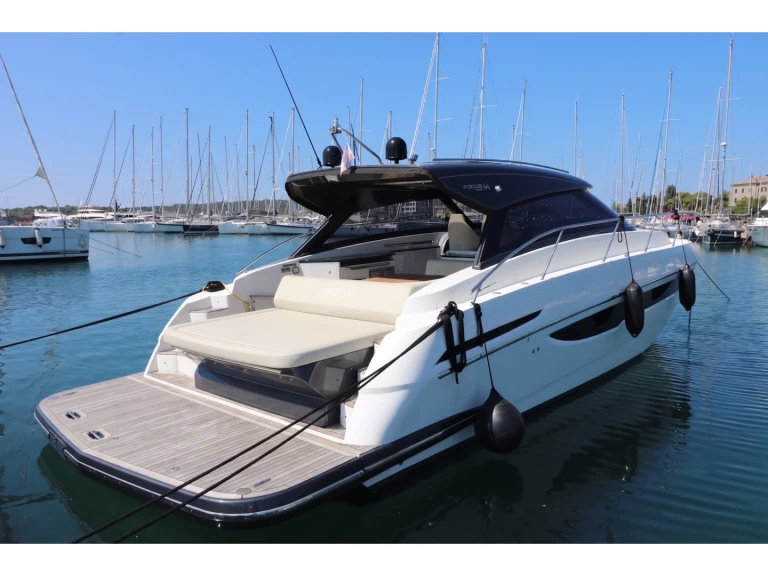 Location Bateau à moteur Focus avec permis
