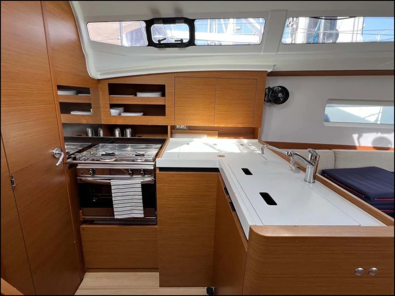 Jeanneau Sun Odyssey 380 a louer à Gouviá