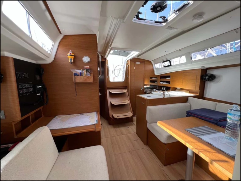 Location à Gouviá - Jeanneau Sun Odyssey 380 sur SamBoat