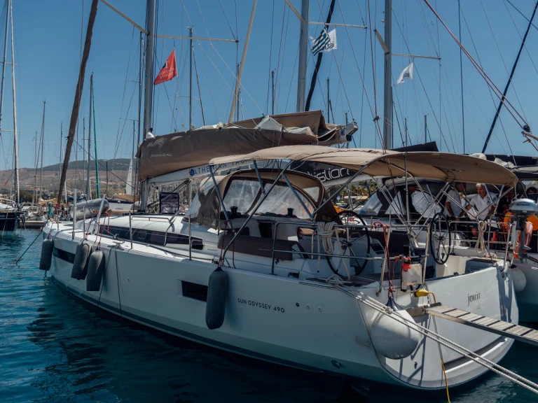 Location bateau Néa Péramos pas cher Sun Odyssey 490