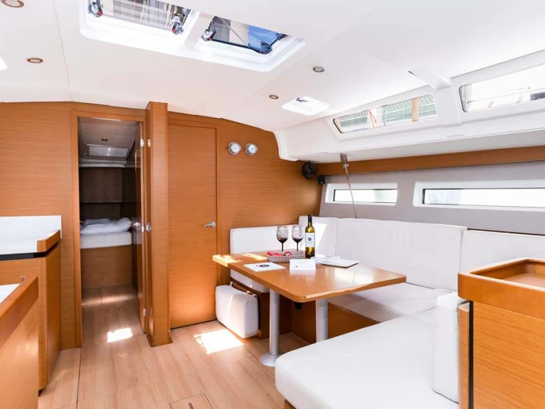 Jeanneau Sun Odyssey 490 a louer à Néa Péramos