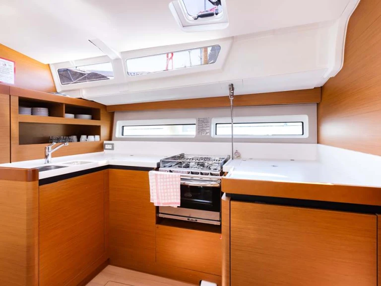 Location à Néa Péramos - Jeanneau Sun Odyssey 490 sur SamBoat