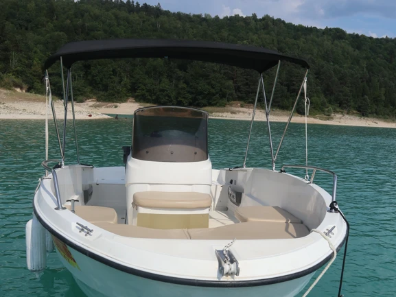 Bateau à moteur à louer à Maisod au meilleur prix