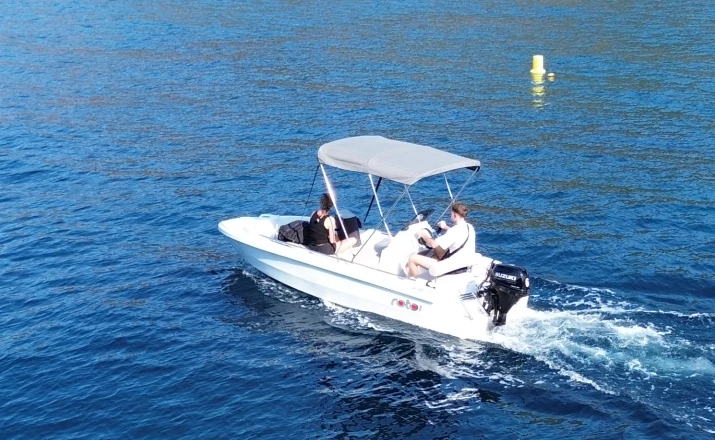 Location Bateau à moteur ROTO avec permis