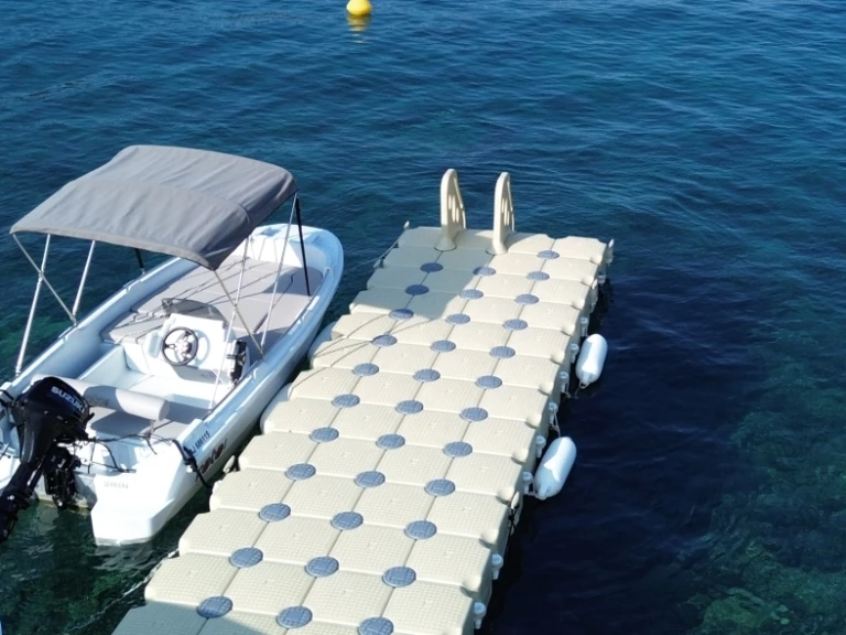 Bateau à moteur à louer à Serriera au meilleur prix