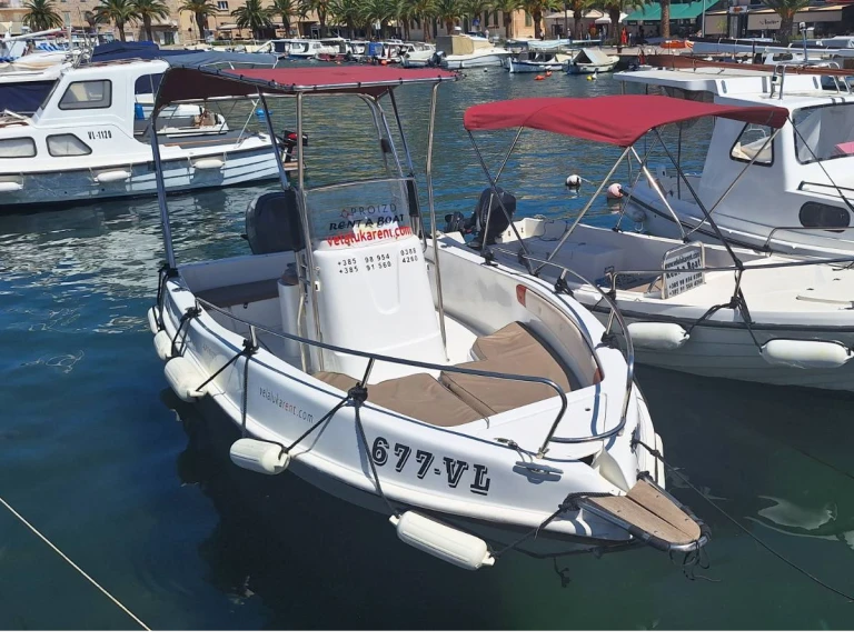 Bateau à moteur à louer à Vela Luka au meilleur prix