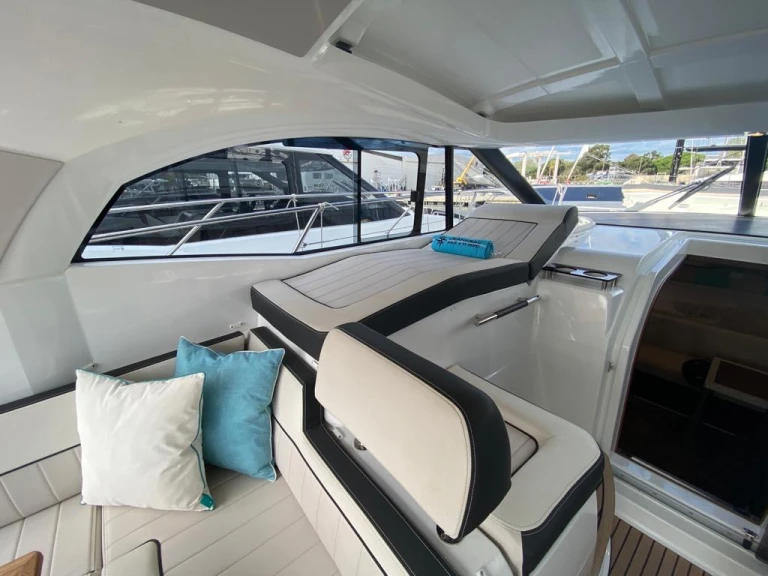 Location bateau Jeanneau Leader 36 à Port des Marines de Cogolin sur Samboat