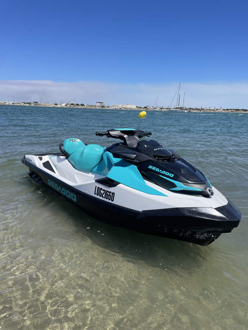 Location Jet ski à Le Grau-du-Roi - Sea-Doo GTX 