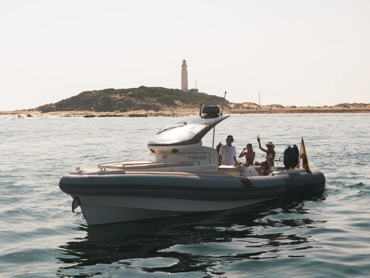 Location Semi-rigide à Puerto De Barbate - Pirelli PZero 1100 Cabin