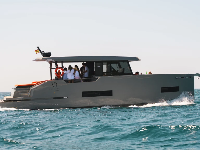 Location à Puerto De Barbate - De Antonio D50 Coupe sur SamBoat