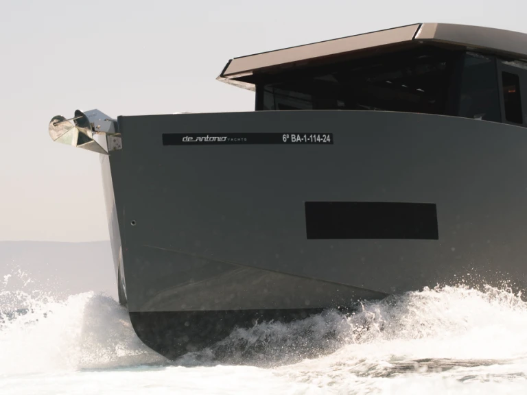 Location bateau De Antonio D50 Coupe à Puerto De Barbate sur Samboat