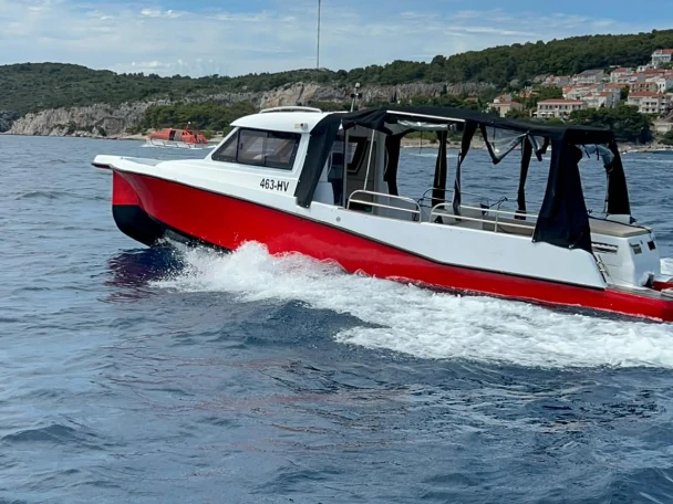 Bateau à moteur à louer à Hvar au meilleur prix