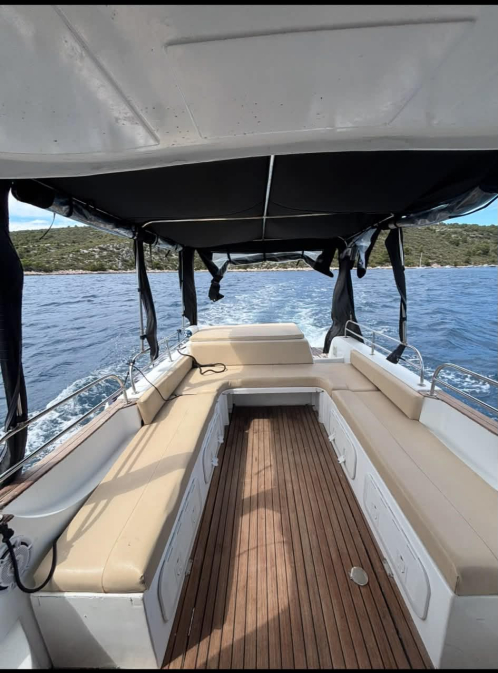 Louez un Sea Thunder 9 Bakan à Hvar