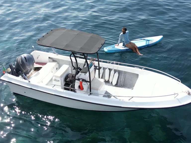 Bateau à moteur à louer à Porto do Funchal au meilleur prix