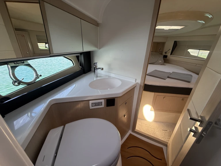 Bateau à moteur à louer à Pula au meilleur prix