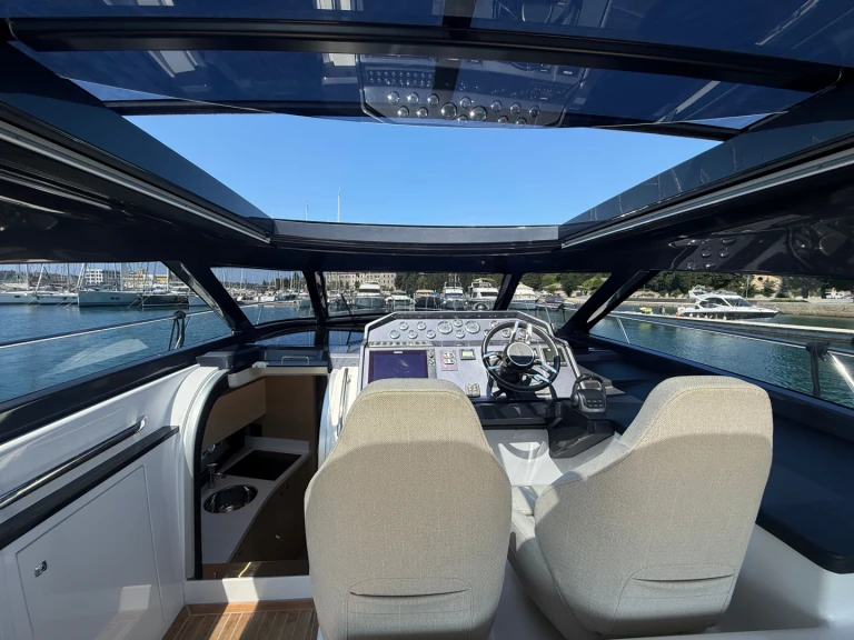 Location Bateau à moteur à Pula - Focus Focus Power 44
