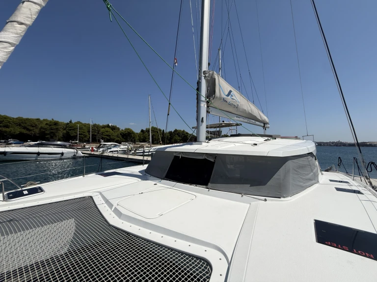 Location bateau Pula pas cher Lucia 40