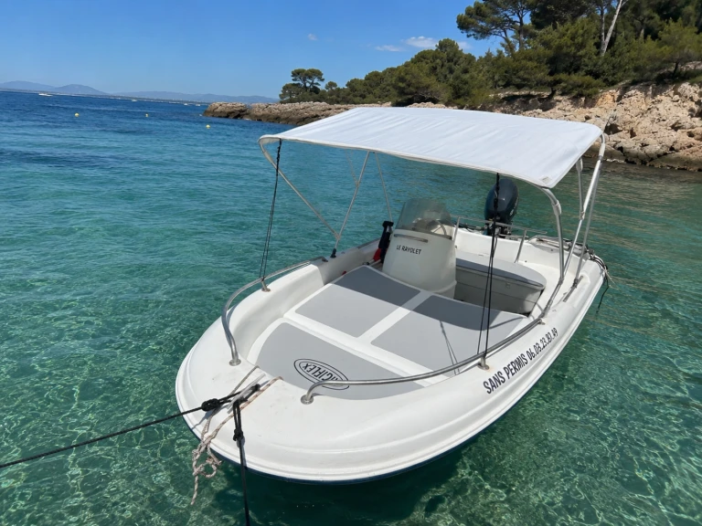 Location Bateau à moteur à Six-Fours-les-Plages - Jeanneau Cap 400 Console
