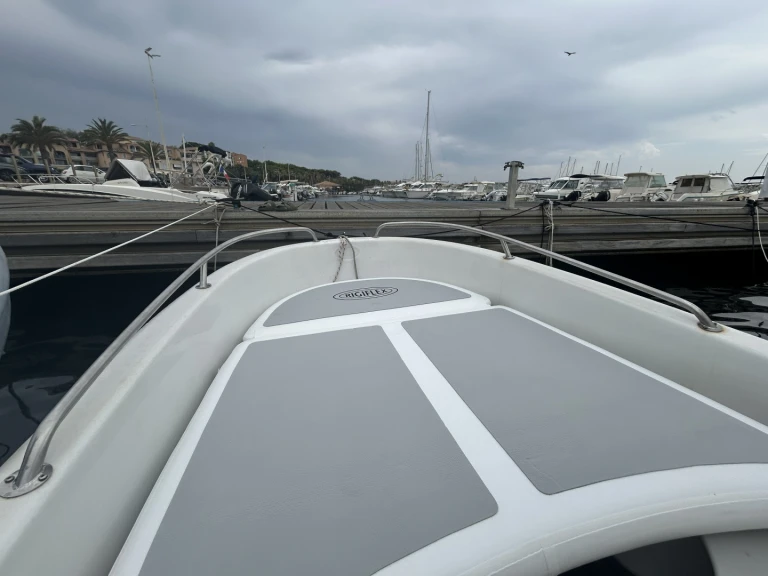 Location bateau Jeanneau Cap 400 Console à Six-Fours-les-Plages sur Samboat