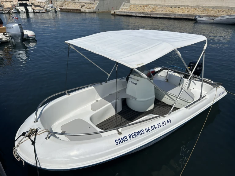Location Bateau à moteur Jeanneau avec permis