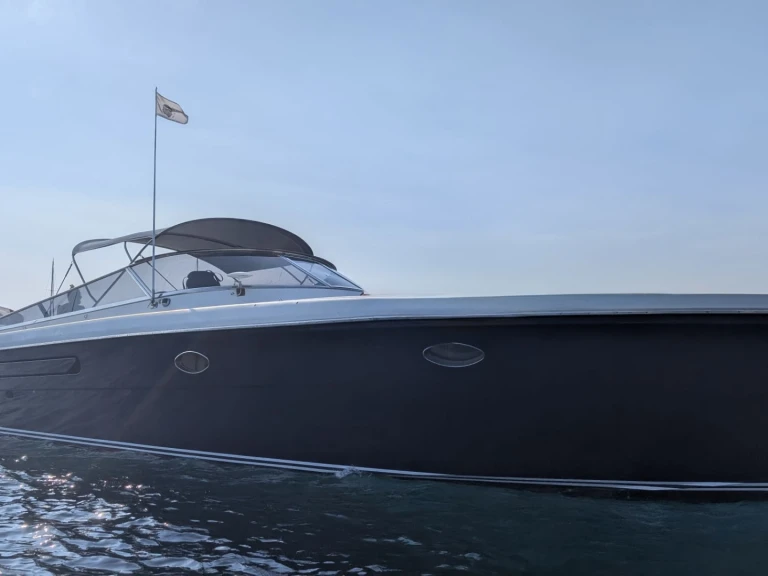 Louer Bateau à moteur avec ou sans skipper Itama à Port Grimaud