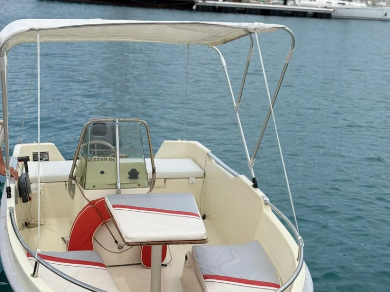 Louez un Ultramar Ultra 405 à Antibes