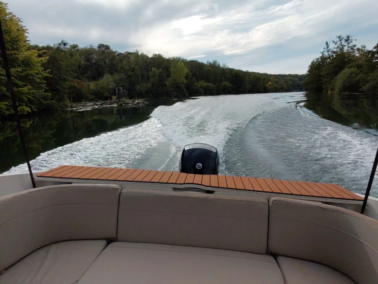 Quicksilver Activ 645 Cabin a louer à Meaux