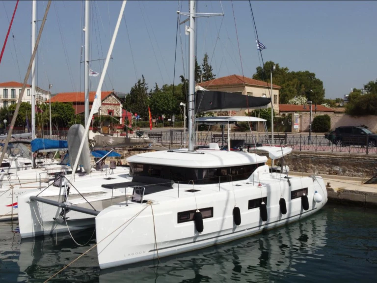 Location bateau Lagoon Lagoon 46 à Lávrio sur Samboat
